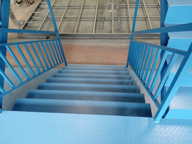 楼梯踏板细节图