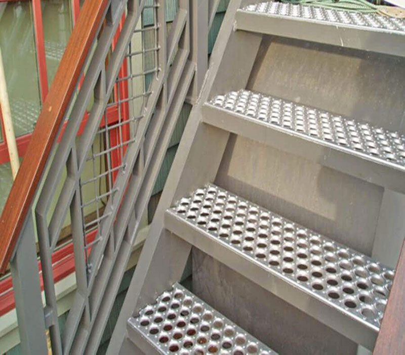 圆孔型铝合金楼梯踏步板