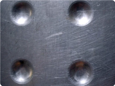 圆孔起鼓防滑板图